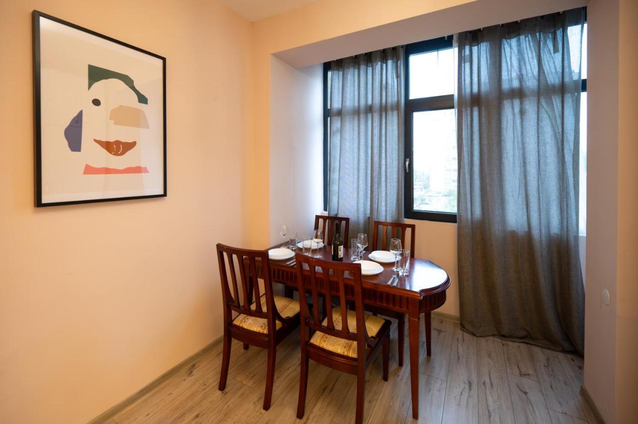 Spacious 1Bdr Apartment Near City Center София Экстерьер фото
